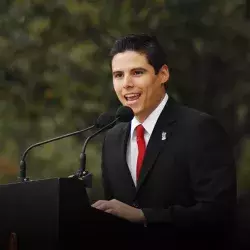 Foto Enrique Yepiz maestro de ceremonias en el Tec