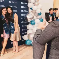 Alumnas en la ceremonia de graduación en 2019