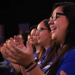 Van egresados Tec por beca de carrera para jóvenes talento