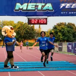 Corren y llegan a la meta: conviven en carrera Think, Feel, Run