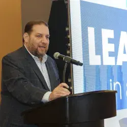 Jorge Valdez, académico y líder en el Tec de Monterrey, recibió la Orden Francisco Hernández al Mérito en Educación Médica.