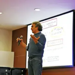 Liderazgo social, con propósito, fue el tema de la ponencia del académico y político Sergio Fajardo.