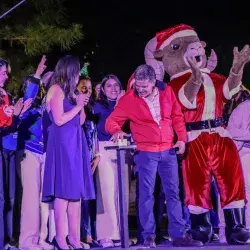 En el marco del 50 aniversario del Tec campus Querétaro, la comunidad inició las fiestas decembrinas con el encendido de luces y Christmas Rocks.