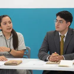 Estudiantes de Derecho del Tec durante un debate sobre derechos humanos en una competencia interamericana.