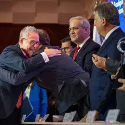 Entrega del premio Insignia del Premio Rómulo Garza, en el Tec de Monterrey