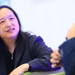 La exministra digital de Taiwán compartió cómo el diseño ético de la inteligencia artificial puede fortalecer la participación ciudadana.
