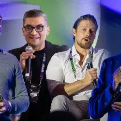 Conferencistas sobre IA en el emprendimiento