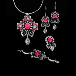 Jewelry that tells Mexico’s story: Tec designer dazzles in Hong Kong