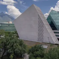 Vista de edificio CETEC, del campus Monterrey del Tec