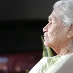 Mujer de la tercera edad