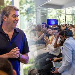 El empresario Arturo Elias Ayub hablando frente a una audiencia de estudiantes y egresados durante el 35 aniversario de Mercadotecnia en el Tec.