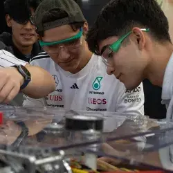 Certamen robótica FIRST, equipo de PrepaTec Colima recibió premio de los jueces. 