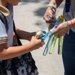 Entregan juguetes en escuela de Zapopan.