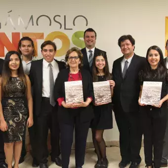 Alumnos del Tec entregan catálogo de edificios históricos a Torreón.