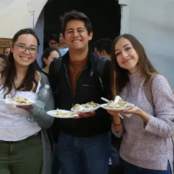 Alumnos con chilaquiles