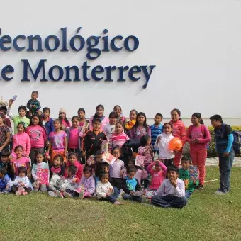 Niños disfrutando de posada en el Tec.