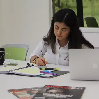 Alumna de negocios en Campus Tampico.