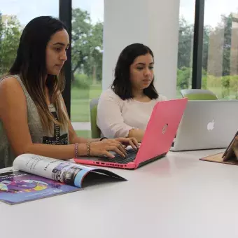 Alumnas de negocios en Cámara de Gesell, en Campus Tampico.