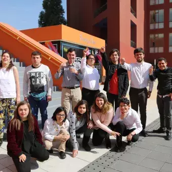 Jóvenes integrantes del programa Construyendo Puentes.