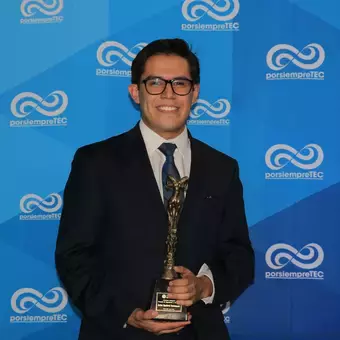 Javier Sandoval, Premio Alumno Integral.