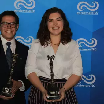 Jóvenes ganadores del premio Alumno Integral.