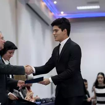 Entrega de reconocimientos a nuestros alumnos y profesores 