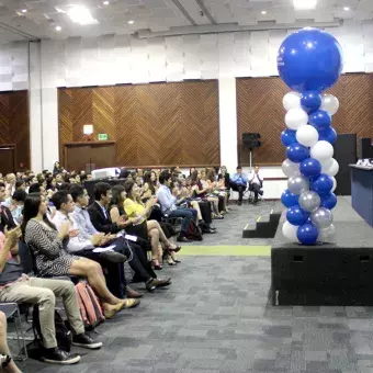 La ceremonia contó con la presencia de familiares y amigos de los alumnos distinguidos