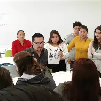 En Semana i alumnos del Tec de Monterrey elaboran pictogramas.