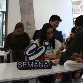 En Semana i alumnos del Tec de Monterrey elaboran pictogramas.