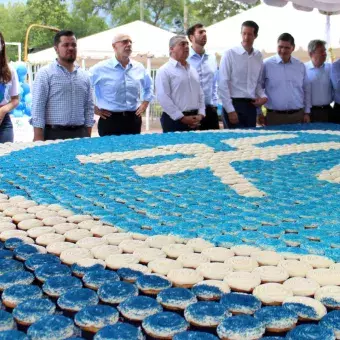 Un gran pastel se preparó para el festejo en Monterrey.