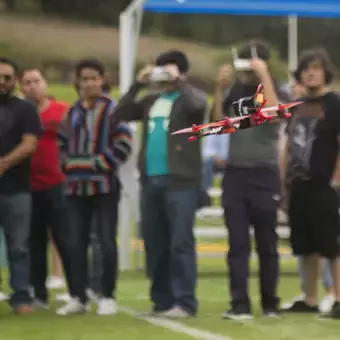 Diseño y carrera de drones en campus Morelia.