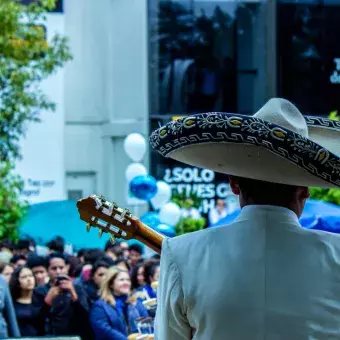 En Toluca no pudo faltar el mariachi.