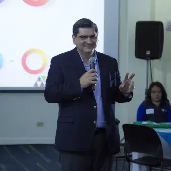 David Garza visita campus Hidalgo 