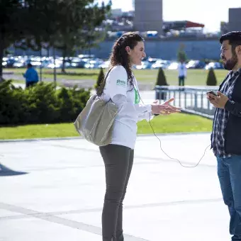 Mentor y alumno en Reto Emprendedor