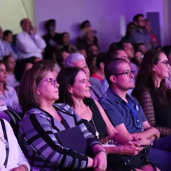 Alumnos comparten escenario con Angélica Aragón 