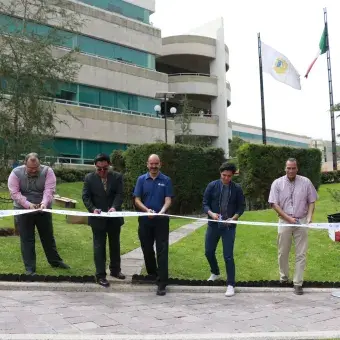 Corte de liston, dando como inagurado el jardín de las carreras
