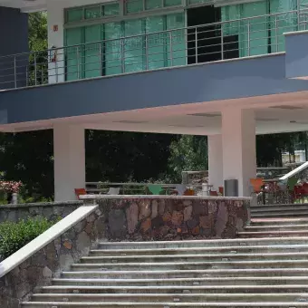 Escaleras hacia el edificio de profesional, edificio de profesional, Campus Irapuato