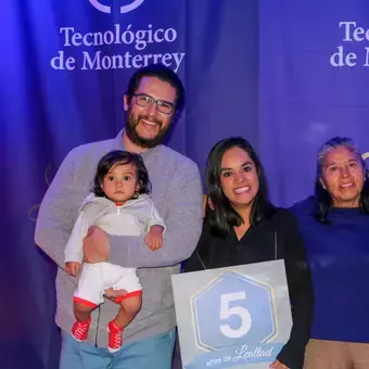 Nuestro maestros galardonados aprovecharon para tomarse fotos con sus familias.