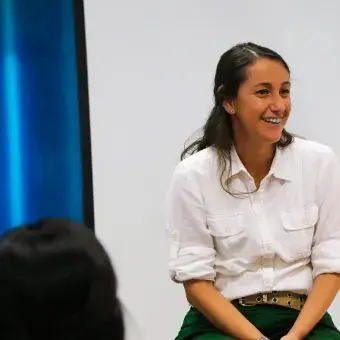 Maestra del Tecnológico de Monterrey impartiendo la Semanai en campus Tampico
