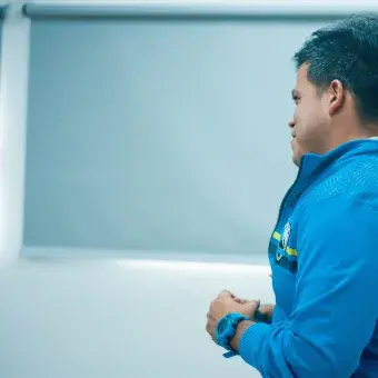 Maestro del Tecnológico de Monterrey impartiendo la Semanai en campus Tampico