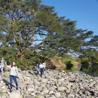 Voluntarios limpian el río Apatlaco