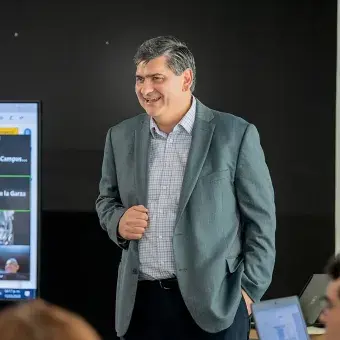 Rector del Tec de Monterrey David Garza 