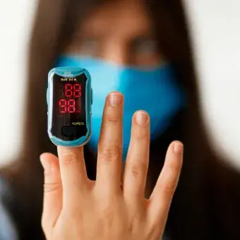 Especialista de TecSalud comparte algunos consejos para hacer un monitoreo de tu oxígeno en la sangre si tienes COVID.