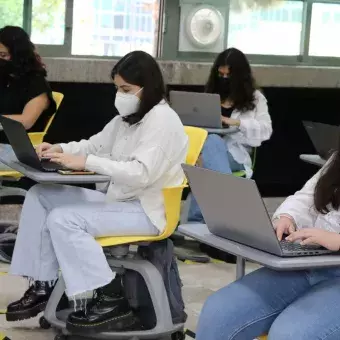 Estudiantes del Tec retomando sus clases presenciales voluntariamente.