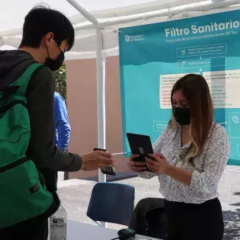 Lectura de código QR al momento de pasar por el filtro sanitario.