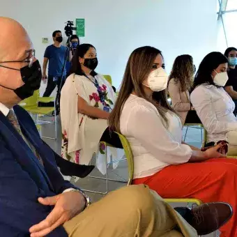 Directivos en conferencia Escuela de Negocios 45 años formando líderes