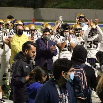 Jugadores del equipo de Pumas Acatlán felicitaron a los Borregos campe