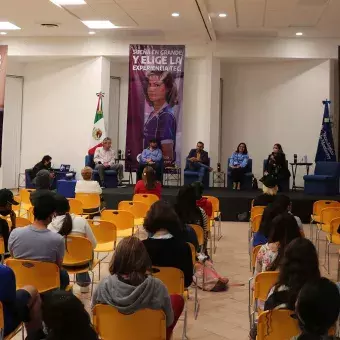 Elenco "Va por Diego" en charla para alumnos del Tec de Monterrey campus Chiapas