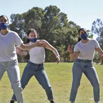 Alumnas de la clase de danza del campus