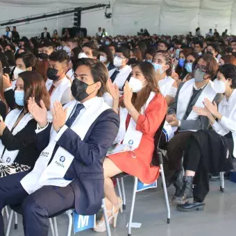 ceremonia graduación en nuevo campus